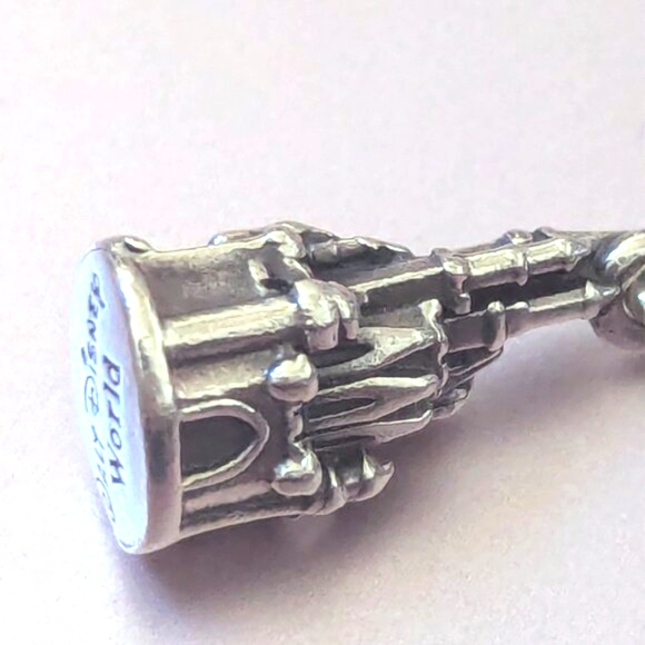 Pandora Disneyworld 45th Magic Kingdom Castle - Picture 6 of 13